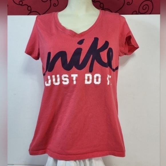 Nike Pink "Just Do It" T-Shirt - Picture 2 of 8